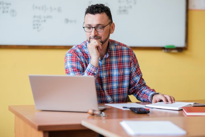 Exhausted? Amazing AI Strategies Reignite Student Engagement This Winter